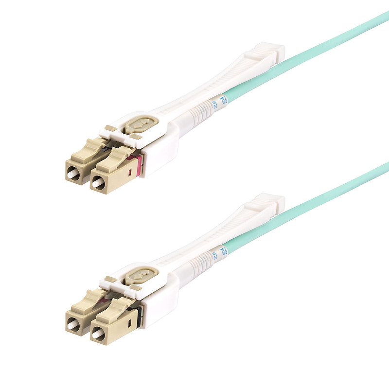 StarTech.com Câble Fibre Optique Multimode LC à LC (UPC) OM4 de 8m avec Languettes Push-Pull, 50/125µm, Réseaux 100G, Insensible