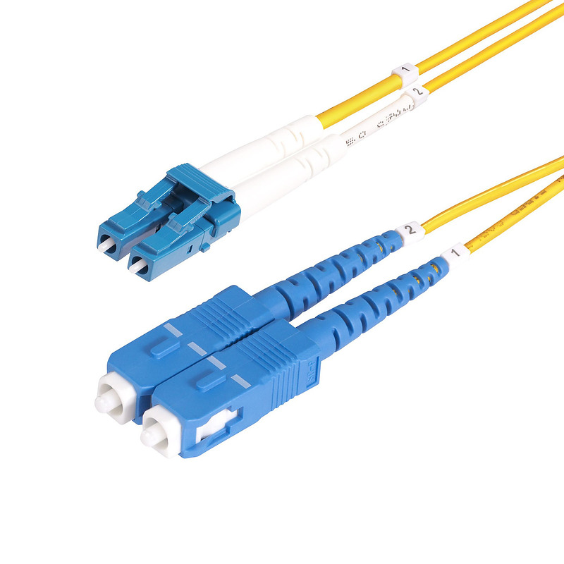 StarTech.com Câble à Fibre Optique Monomode Duplex OS2 de 8m, Connecteurs LC vers SC (UPC), 9/125 µm, 100G, Insensible à la Cour