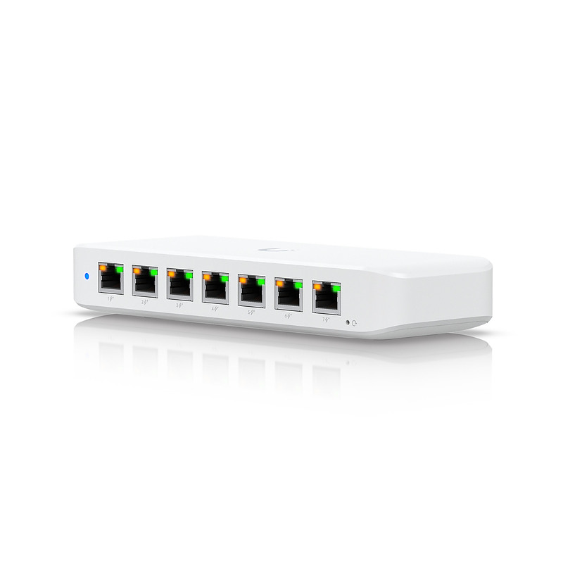 Ubiquiti Ultra 210W Géré L2 Gigabit Ethernet (10/100/1000) Connexion Ethernet, supportant l'alimentation via ce port (PoE) Blanc